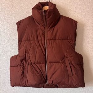 Solid Zip-up Puffy Vest in Brown